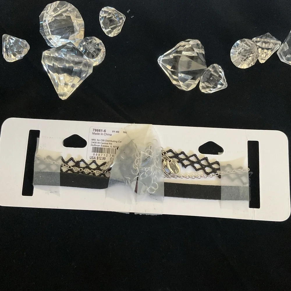 Icing Black and white heart neck choker - Picture 3 of 4